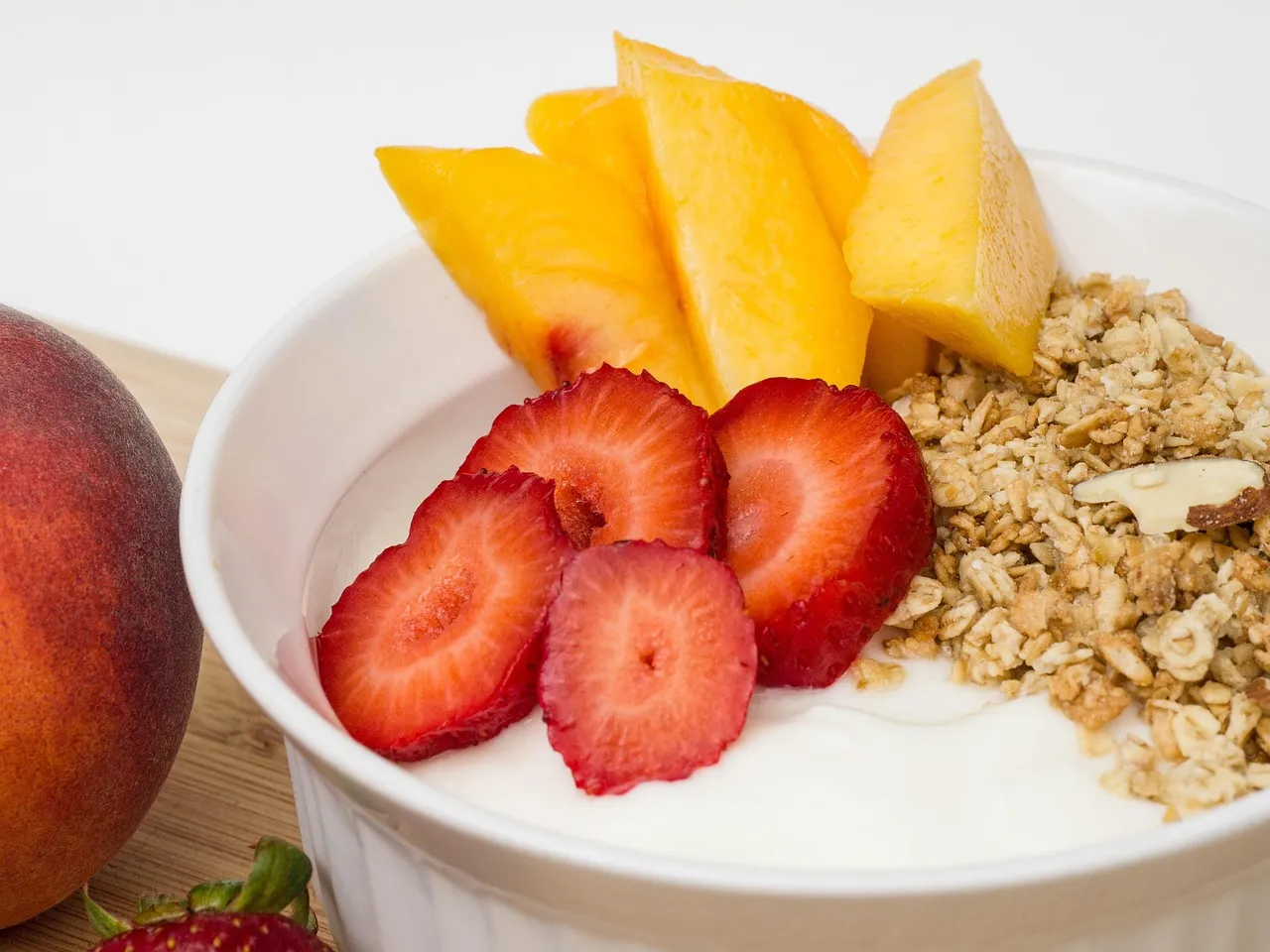 Schokomousse mit Zimt-Granola