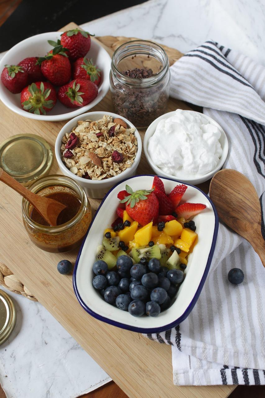 Baked Oatmeal mit Banane und Blaubeeren