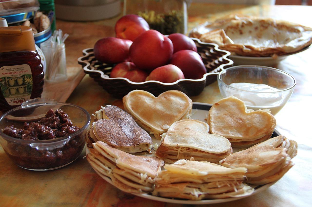 Zitronige Hafer-Pancakes mit Erdbeeren